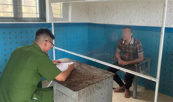 Quảng Ngãi: Bắt quản lý đội xe sử dụng tem kiểm định giả cho nhiều ôtô ảnh 1