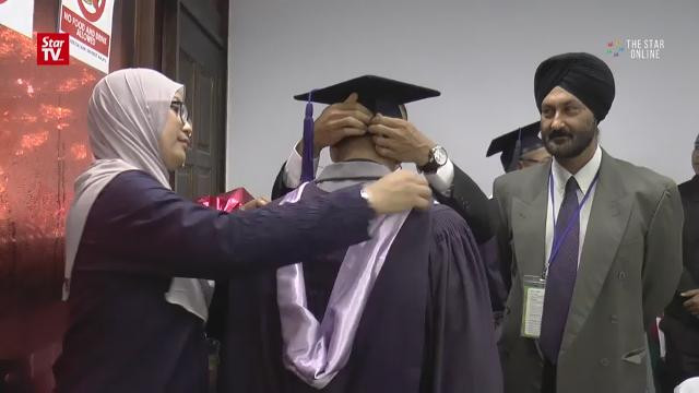 Lấy được bằng thạc sỹ, chuẩn bị học lên tiến sỹ khi ở trong tù ảnh 1