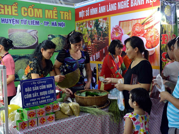 Ngồi nghe “lúa non” kể chuyện quảng bá cho cốm mộc Mễ Trì ảnh 1