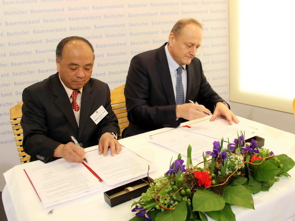 Hội Nông dân Việt Nam và Đức ký thỏa thuận hợp tác đến năm 2017 ảnh 1