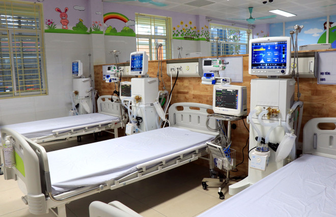 Trang thiết bị y tế hiện đại tại Trung tâm Hồi sức tích cực ICU. (Ảnh: Đinh Văn Nhiều/TTXVN) Dịch COVID-19: Bắc Ninh tiếp nhận Trung tâm Hồi sức tích cực ảnh 1