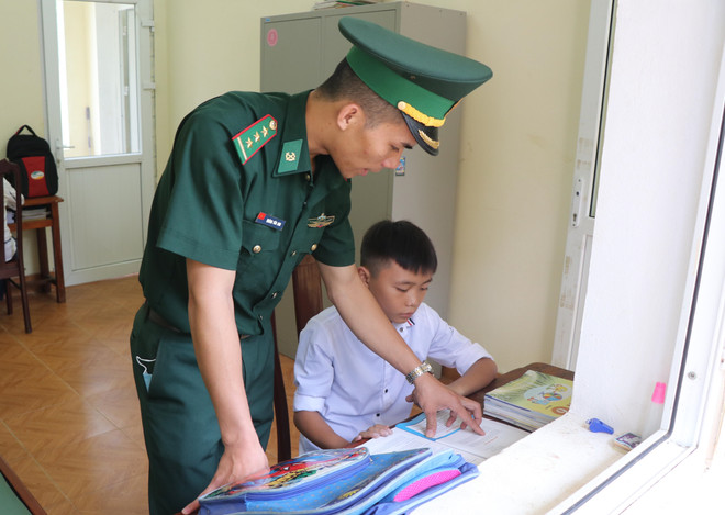 Chắp cánh ước mơ cho học sinh nghèo dân tộc thiểu số vùng biên ảnh 1