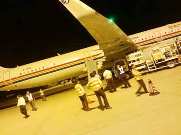 Hành khách Trung Quốc bị bắt vì cố tình mở cửa thoát hiểm ảnh 2