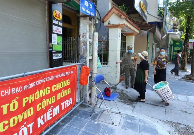 Tổ phòng, chống COVID cộng đồng phát huy sâu rộng sức mạnh toàn dân trong phòng, chống dịch. (Ảnh: Hoàng Hiếu/TTXVN) Bài viết của Tổng Bí thư: Sức mạnh của đoàn kết và nhân ái ảnh 2