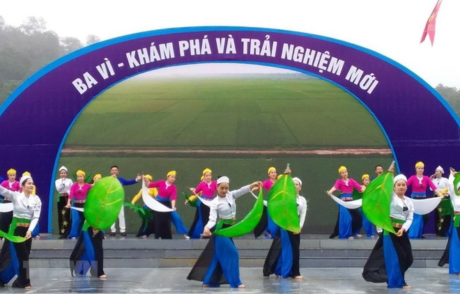 Khai mạc Lễ hội Du lịch Ba Vì năm 2021. (Ảnh: TTXVN phát) Hà Nội: Khai thác nhiều sản phẩm du lịch mới đặc trưng vùng núi Ba Vì ảnh 1