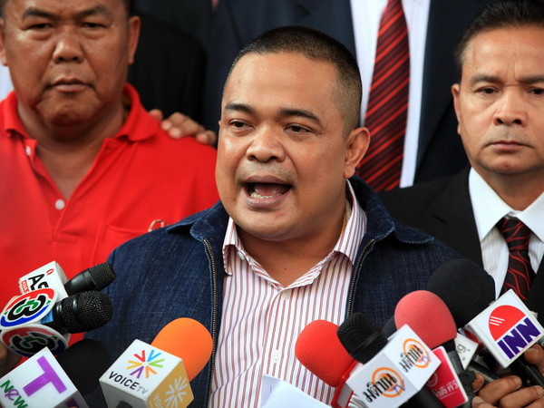 Thái Lan: Phe Áo đỏ kêu gọi tuần hành ủng hộ thủ tướng ảnh 1