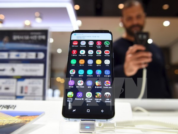 Thực hư vết mờ màu đỏ ở trên màn hình hiển thị Galaxy S8 ảnh 1