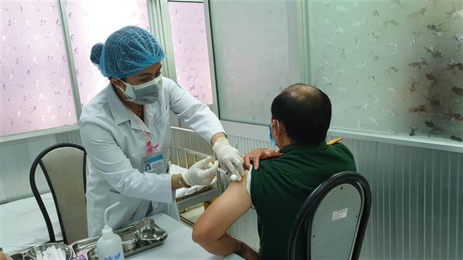 Trà Vinh tạm đình chỉ 3 viên chức vì chậm trễ trong chống COVID-19 ảnh 1