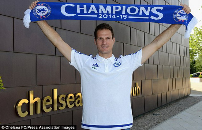 Vượt mặt M.U, Chelsea chính thức có thủ thành Asmir Begovic ảnh 1