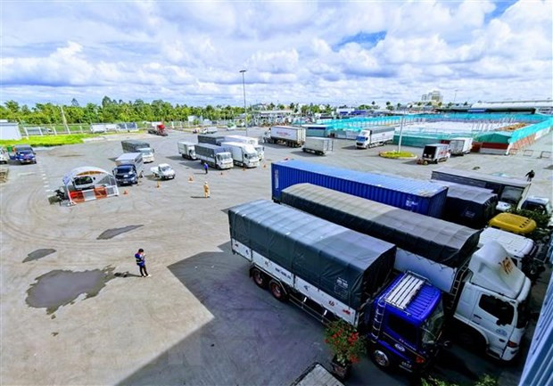 Sau khi không phải sang xe, đổi tài, không còn cảnh cả trăm xe chờ làm thủ tục vào thành phố Cần Thơ như các ngày trước đó. (Ảnh: Thanh Liêm/TTXVN) Thành phố Cần Thơ bãi bỏ quy định “sang xe, đổi tài xế" ảnh 1