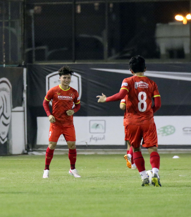 Hình ảnh đội tuyển Việt Nam tập buổi thứ 3 trên sân ở Riyadh ảnh 4