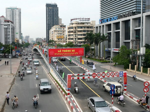 Cầu vượt Láng Hạ-Thái Hà trong ngày thông xe. (Ảnh: Huy Hùng/TTXVN) Hà Nội: Thông xe cầu vượt Ô Đông Mác-Nguyễn Khoái vào ngày 26/12 ảnh 1