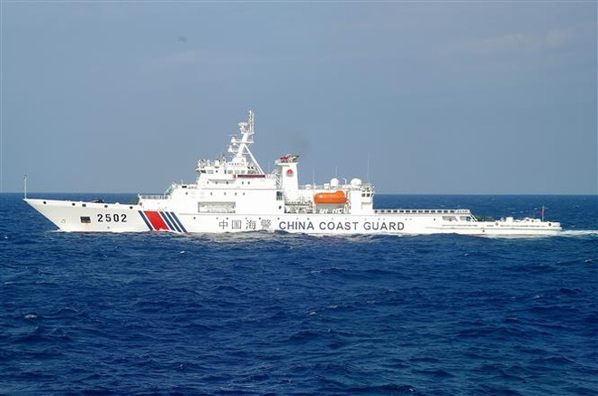 Tàu tuần dương Trung Quốc tại vùng biển gần quần đảo tranh chấp Điếu Ngư (Nhật Bản gọi là Senkaku) trên biển Hoa Đông. (Ảnh: AFP/TTXVN) Phản đối việc đơn phương thay đổi hiện trạng ở Biển Đông, Hoa Đông ảnh 1