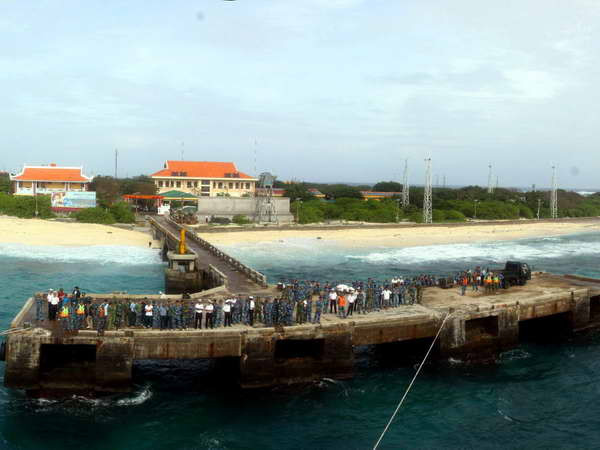 Hình Phước Long - nhạc sỹ nặng tình với biển đảo Trường Sa ảnh 1