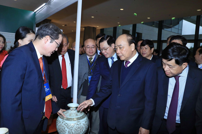 Thủ tướng: Chính phủ tiếp tục cam kết đồng hành cùng doanh nghiệp ảnh 1