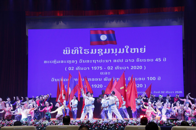 Lào tổ chức lễ míttinh trọng thể kỷ niệm 45 năm quốc khánh ảnh 2