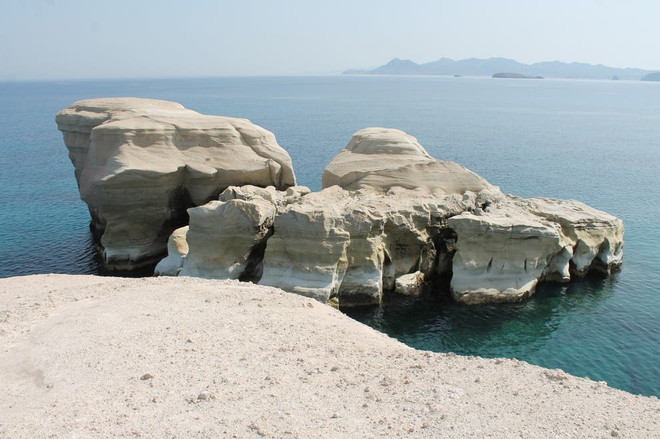 Tàu mang cờ Anh đã chìm ở ngoài khơi đảo Milos của Hy Lạp ảnh 1