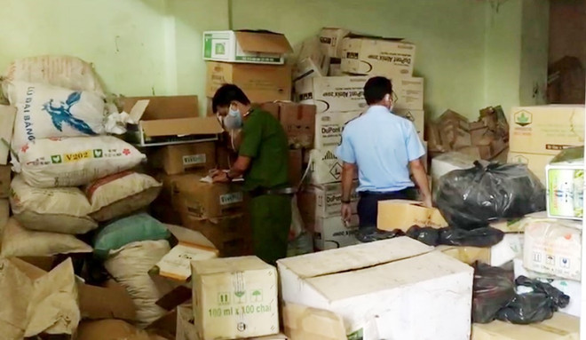 An Giang thu giữ số lượng lớn thuốc bảo vệ thực vật hết hạn sử dụng ảnh 1