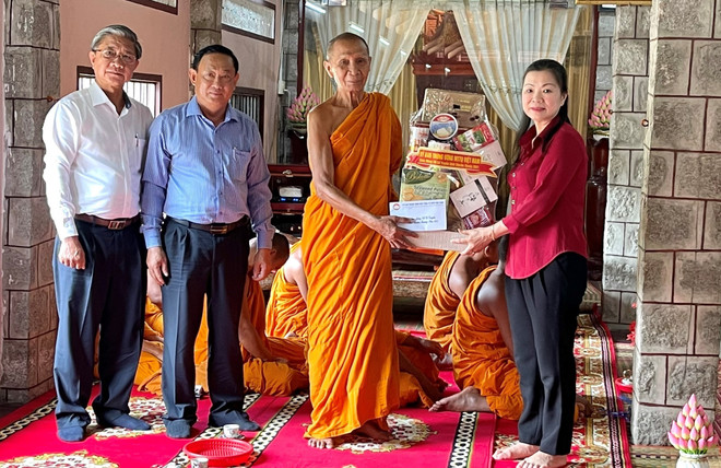 Trung ương Mặt trận Tổ quốc chúc Tết Chol Chnam Thmay tại An Giang ảnh 1