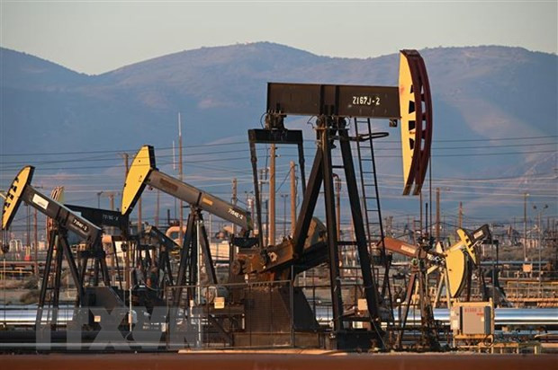 Giếng dầu South Belridge ở hạt Kern, bang California (Mỹ). (Ảnh: AFP/TTXVN) Giá dầu thế giới giảm hơn 1,5% trong phiên giao dịch ngày 17/7 ảnh 1