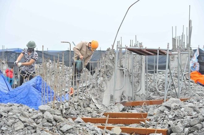 Rút ngắn thời gian phá dỡ tòa nhà 8B Lê Trực xuống còn 45 ngày ảnh 1