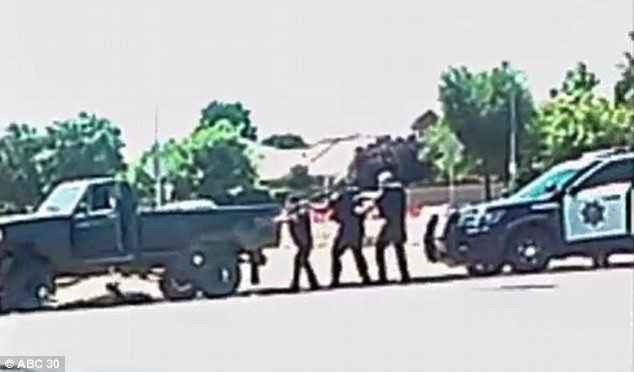 Cảnh sát Mỹ bị cáo buộc bắn chết nam thanh niên không có vũ khí ảnh 1