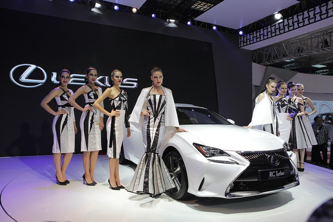 Bốn “ngôi sao” Lexus tỏa sáng không gian Vietnam Motor Show 2016 ảnh 5