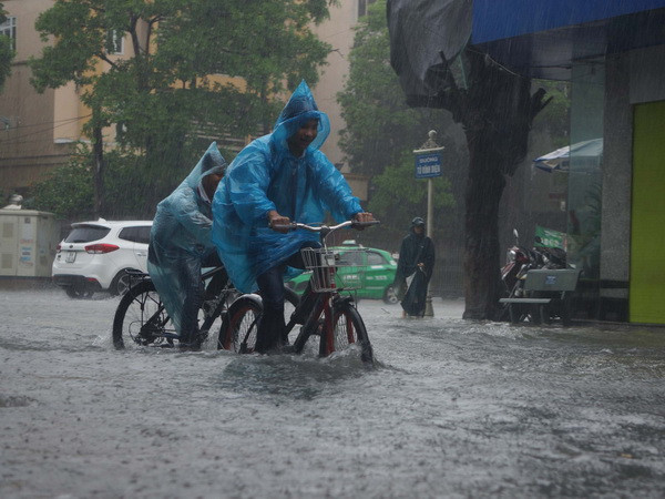 Đêm 22/9 hầu hết các vùng trên cả nước đều có mưa rào và dông ảnh 1