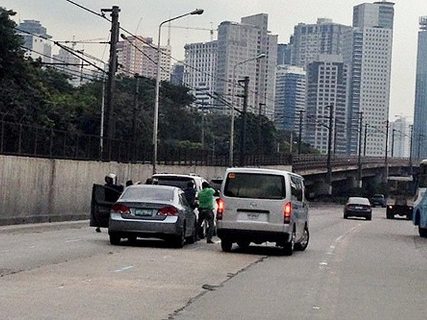 Twitter trợ giúp bắt giữ kẻ giả mạo cảnh sát dàn dựng cướp bóc ảnh 1