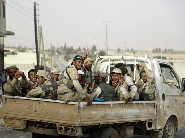 Syria: Lực lượng do Mỹ hậu thuẫn cho IS "48 giờ" rời khỏi Manbij ảnh 1