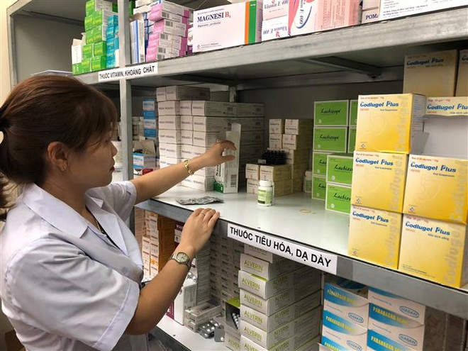 (Ảnh minh họa: TTXVN phát) Sẵn sàng cung ứng đầy đủ thuốc, tránh việc đầu cơ, tăng giá dịp Tết ảnh 1