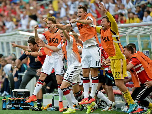 Người dân nước Đức hân hoan trong niềm vui chiến thắng ảnh 1