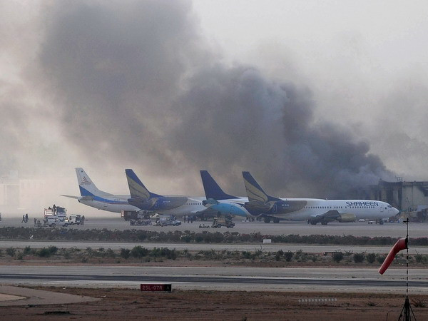 Pakistan: Các tay súng tấn công học viện ở sân bay Karachi ảnh 1