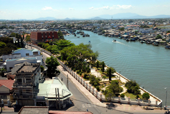 Thành phố Phan Thiết, tỉnh Bình Thuận hôm nay. (Ảnh: Mạnh Linh/TTXVN) Triển lãm về thành tựu xây dựng và phát triển của Bình Thuận ảnh 1