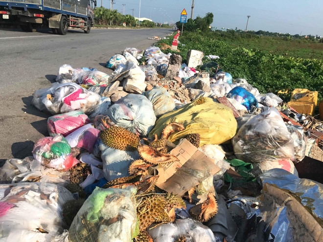 Rác thải tràn lan trên tuyến đường tránh thành phố Nam Định ảnh 2