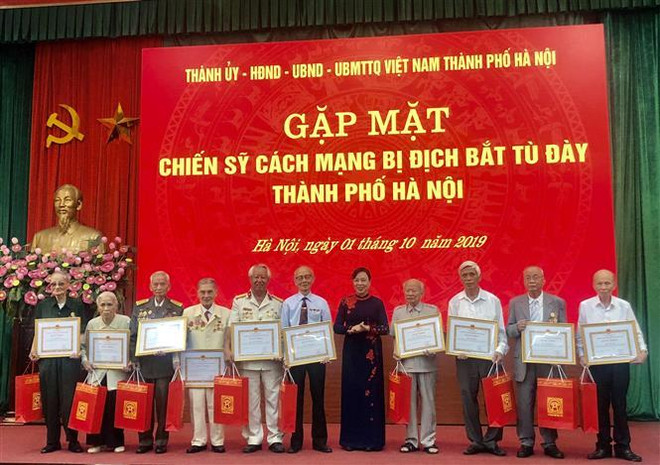 Hà Nội tổ chức gặp mặt chiến sỹ cách mạng bị địch bắt tù đày ảnh 1