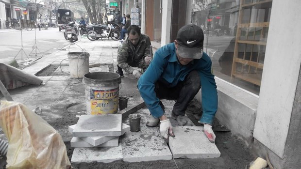 Hà Nội tạm dừng thi công đào đường, vỉa hè trong dịp nghỉ lễ 30/4. (Ảnh: Mạnh Khánh/TTXVN) Hà Nội tạm dừng thi công đào đường, vỉa hè trong dịp nghỉ lễ 30/4 ảnh 1