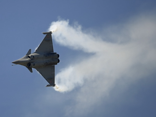 Ấn Độ hết tiền mua máy bay chiến đấu Rafale của Pháp ảnh 1