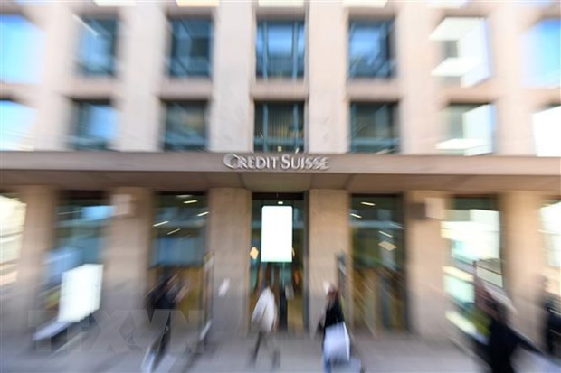 Một tòa nhà của Credit Suisse tại Geneva, Thụy Sĩ, ngày 4/4/2023. (Ảnh: THX/TTXVN) Hội nghị mùa Xuân 2023: Tìm giải pháp cho những vấn đề kinh tế hóc búa ảnh 2