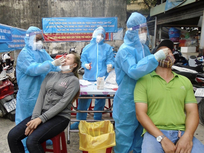 Sinh viên y khoa tình nguyện nơi tuyến đầu chống dịch COVID-19 ảnh 2