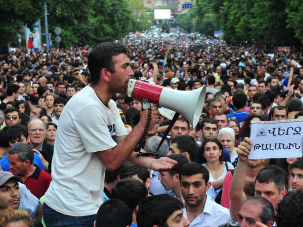 Người biểu tình Armenia không chấp nhận nhượng bộ của chính phủ ảnh 1