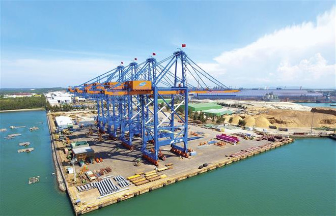 (Ảnh minh họa: Lê Ngọc Phước/TTXVN) Doosan Vina hoàn thành 6 cẩu trục khổng lồ STS cho cảng Gemalink ảnh 1