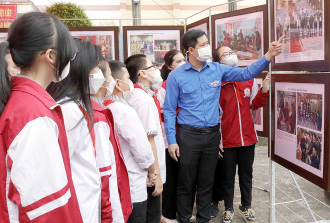 Trưng bày tư liệu về Hoàng Sa, Trường Sa tại tỉnh Bắc Giang ảnh 1