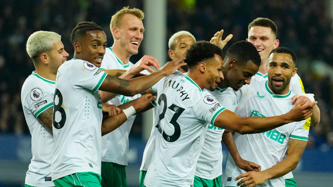 Newcastle United tiếp tục thi đấu thăng hoa. (Nguồn: Sky Sports) Premier League: M.U đánh rơi chiến thắng, Newcastle chắc top 3 ảnh 2