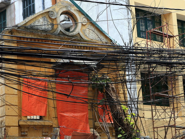 Hà Nội nỗ lực dẹp "rác trời" hướng tới một thành phố không dây ảnh 1