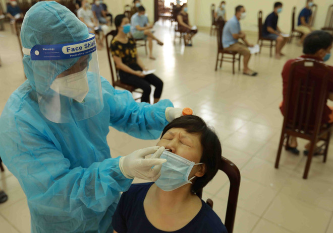 Hà Nội tiếp tục đẩy mạnh tiêm vaccine và xét nghiệm sàng lọc diện rộng ảnh 2