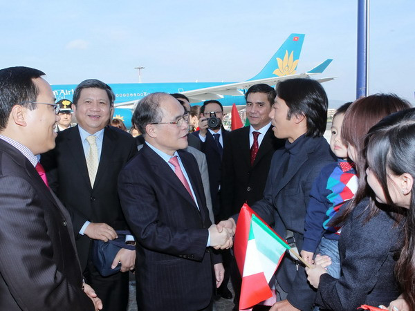 Chủ tịch Quốc hội gặp gỡ cộng đồng người Việt ở Italy ảnh 1