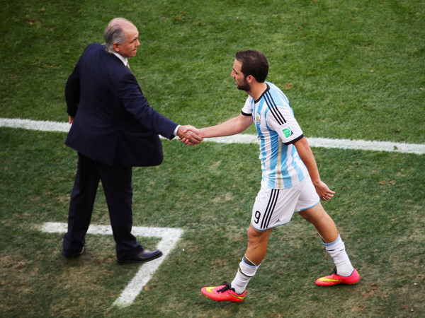 Ghi chép từ khán đài: Hóa ra Argentina còn có Higuain! ảnh 1
