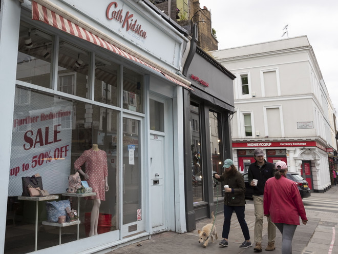 Nước Anh quay lại cuộc sống bình thường sớm nhất vào tháng 11 ảnh 1