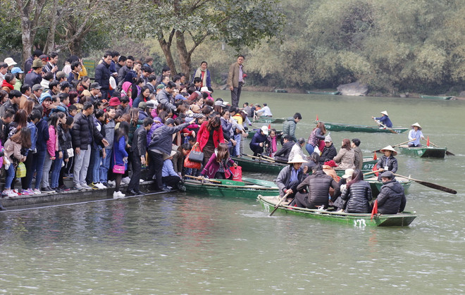 Biển người chen chúc xem đóng "King Kong 2" tại Ninh Bình ảnh 1